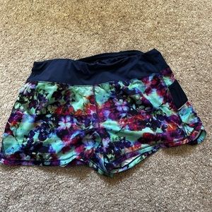 Athleta Women Floral Fade Ready Multicolor Shorts Sz XL lined W#25